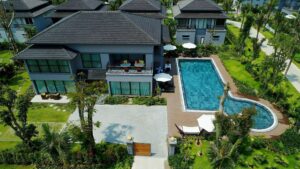 A luxurious villa with a modern swimming pool in Đắk Ya, Gia Lai, Vietnam. A luxurious villa with a modern swimming pool in Đắk Ya, Gia Lai, Vietnam.